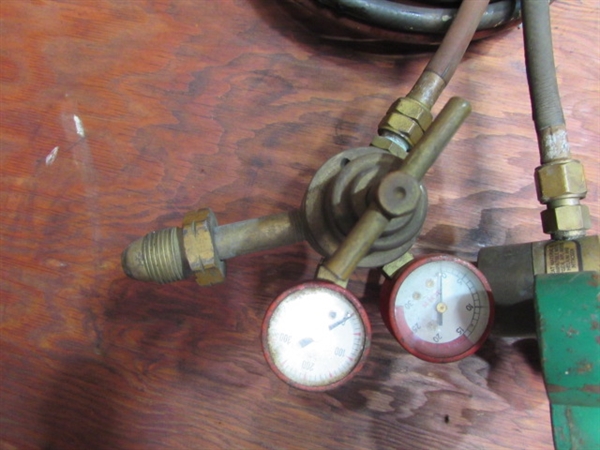 PRESSURE REGULATORS W/HOSE