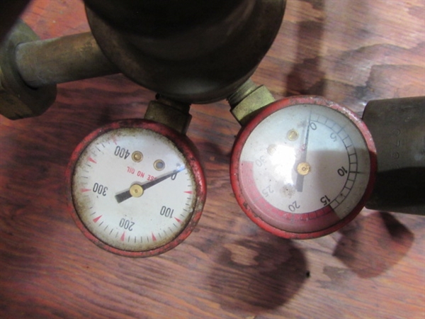 PRESSURE REGULATORS W/HOSE