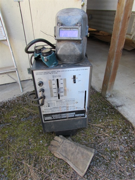 MONTGOMERY WARD POWR KRAFT 295 ARC WELDER, W/HELMET, GLOVES & GOGGLES - UNTESTED