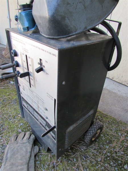 MONTGOMERY WARD POWR KRAFT 295 ARC WELDER, W/HELMET, GLOVES & GOGGLES - UNTESTED