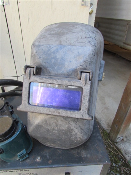 MONTGOMERY WARD POWR KRAFT 295 ARC WELDER, W/HELMET, GLOVES & GOGGLES - UNTESTED