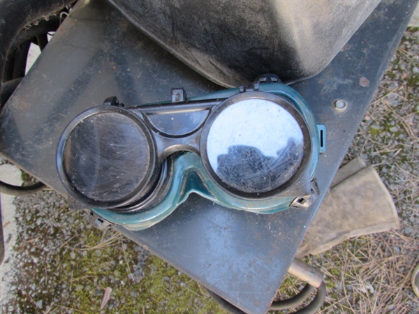 MONTGOMERY WARD POWR KRAFT 295 ARC WELDER, W/HELMET, GLOVES & GOGGLES - UNTESTED