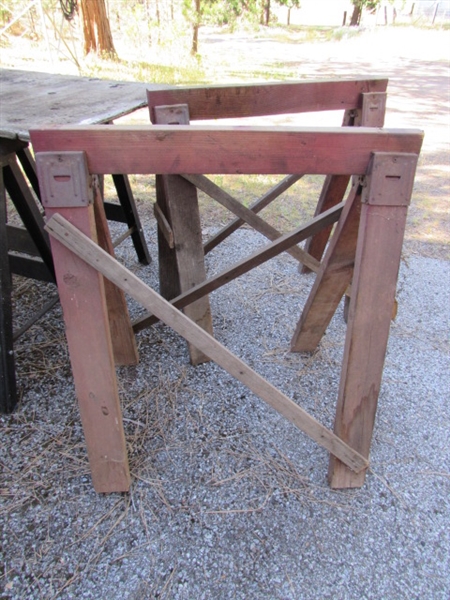 SAWHORSES & TABLE W/METAL SAWHORSE BASE