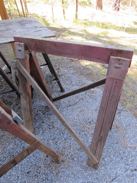 SAWHORSES & TABLE W/METAL SAWHORSE BASE