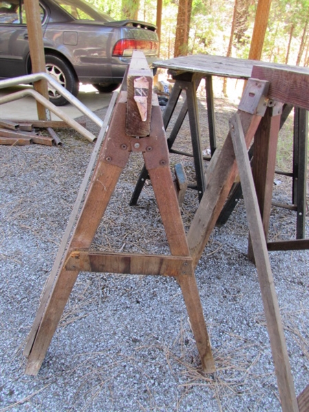 SAWHORSES & TABLE W/METAL SAWHORSE BASE