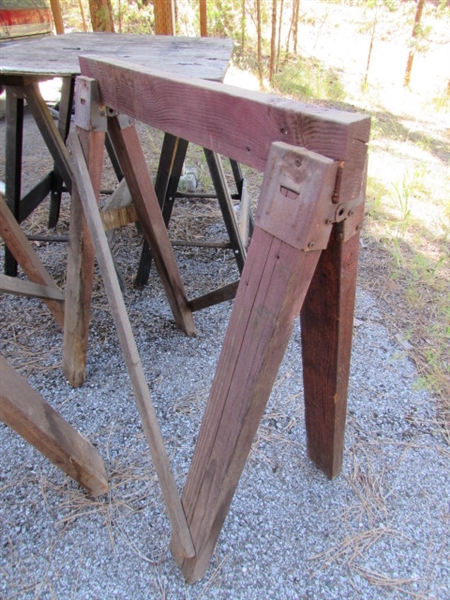 SAWHORSES & TABLE W/METAL SAWHORSE BASE