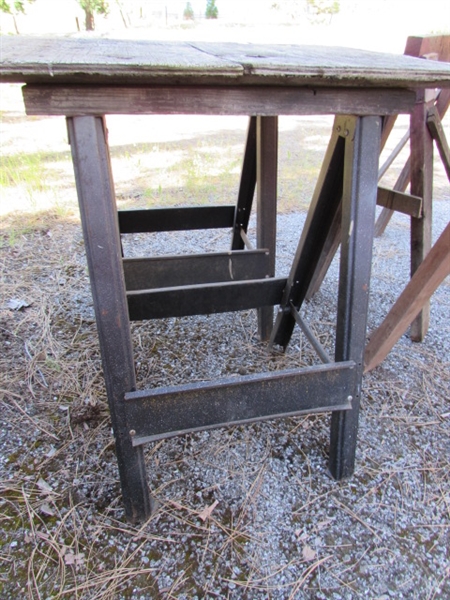 SAWHORSES & TABLE W/METAL SAWHORSE BASE