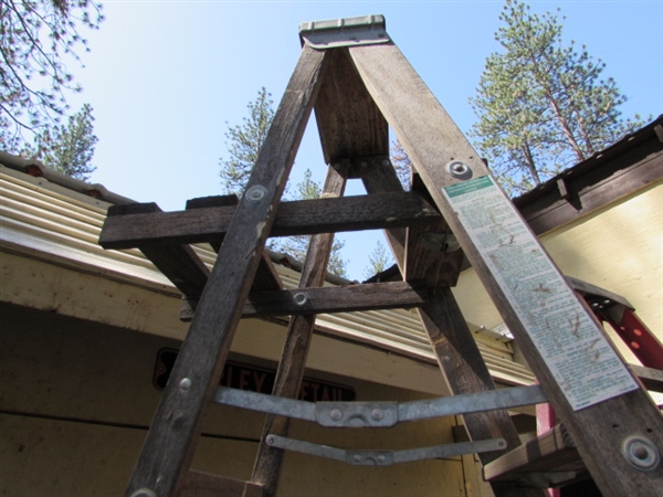 8' WOOD & FIBERGLASS A-FRAME LADDERS