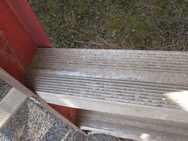8' WOOD & FIBERGLASS A-FRAME LADDERS