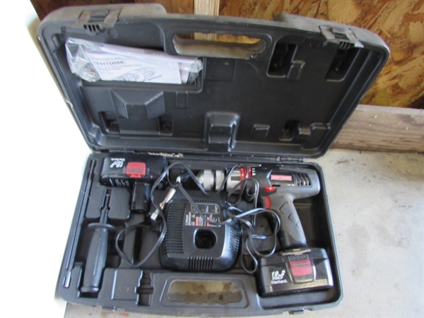 CRAFTSMAN 19.2 V BATTERY POWERED DRILL IN CASE W/BATTERIES & CHARGER - WORKS