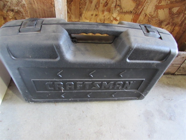CRAFTSMAN 19.2 V BATTERY POWERED DRILL IN CASE W/BATTERIES & CHARGER - WORKS