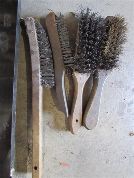 AUTO TRIM/MOLDING TOOL KIT, WIRE BRUSHES & SLIDE HAMMER/GEAR PULLER