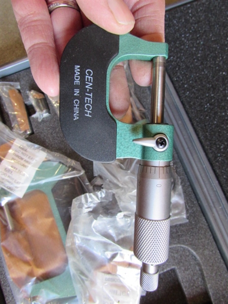 CEN-TECH 3 PIECE OUTSIDE MICROMETER SET