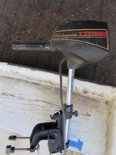 5' FIBERGLASS FLAT BOTTOM BOAT W/SHAKESPEARE TROLLING MOTOR (UNKNOWN CONDITION)