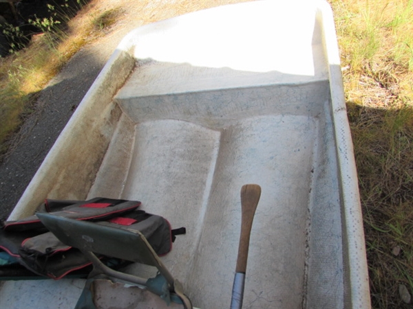 5' FIBERGLASS FLAT BOTTOM BOAT W/SHAKESPEARE TROLLING MOTOR (UNKNOWN CONDITION)