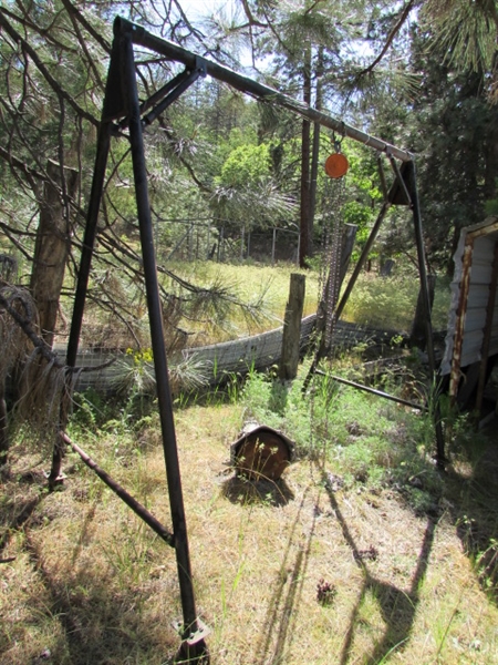 METAL A-FRAME ON WHEELS WITH CHAIN HOIST