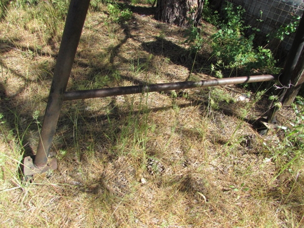 METAL A-FRAME ON WHEELS WITH CHAIN HOIST