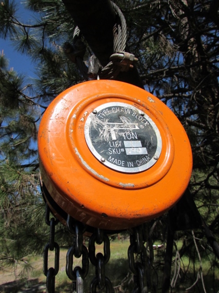 METAL A-FRAME ON WHEELS WITH CHAIN HOIST