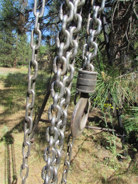 METAL A-FRAME ON WHEELS WITH CHAIN HOIST