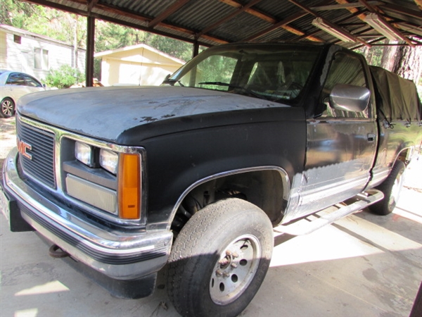 1990 CHEVROLET PICKUP - RUNS - SOLD AS-IS FOR PARTS/REPAIR