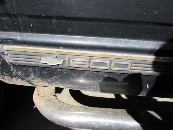 1990 CHEVROLET PICKUP - RUNS - SOLD AS-IS FOR PARTS/REPAIR