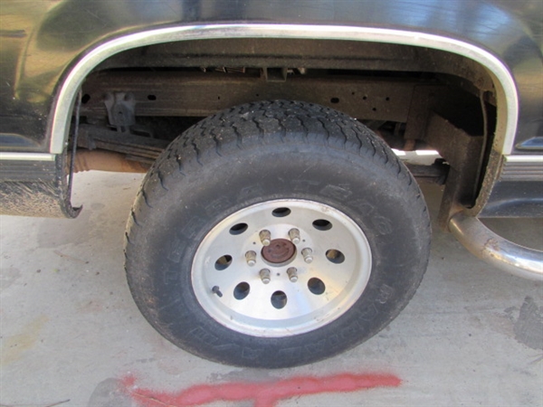 1990 CHEVROLET PICKUP - RUNS - SOLD AS-IS FOR PARTS/REPAIR