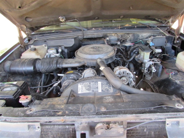 1990 CHEVROLET PICKUP - RUNS - SOLD AS-IS FOR PARTS/REPAIR