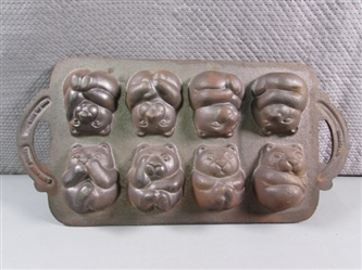 CAST IRON "BEAR" CORNBREAD PAN