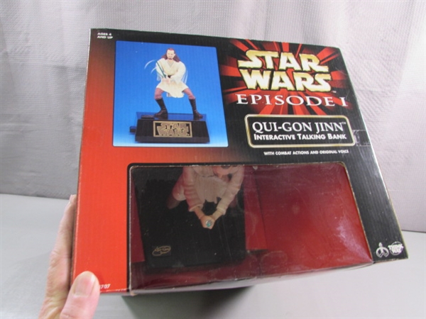 NEW - STAR WARS EPISODE 1 QUI-GON JINN INTERACTIVE TALKING BANK - NEEDS BATTERIES