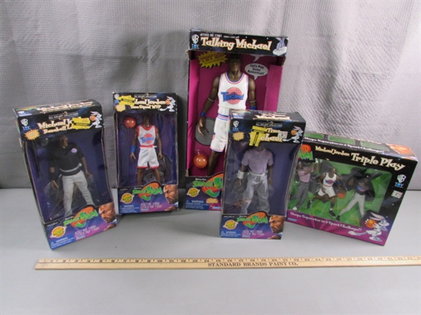 NEW 1996 SPACE JAM MICHAEL JORDAN FIGURES 