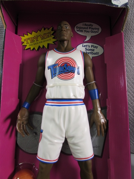 NEW 1996 SPACE JAM MICHAEL JORDAN FIGURES 