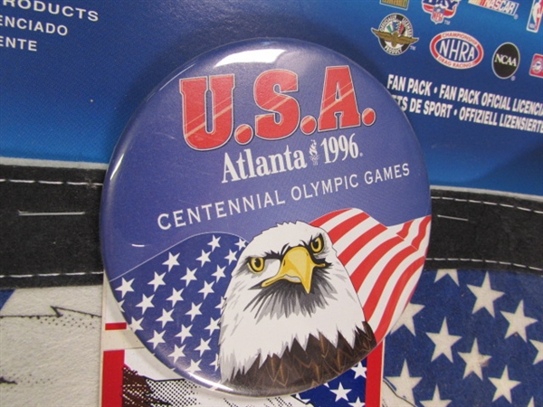 AMERICAN FLAG/EAGLE STATUE & PENNANT SET