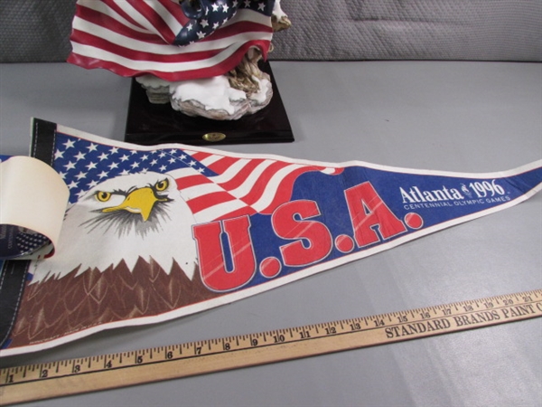 AMERICAN FLAG/EAGLE STATUE & PENNANT SET