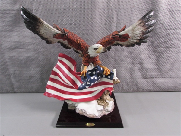 AMERICAN FLAG/EAGLE STATUE & PENNANT SET