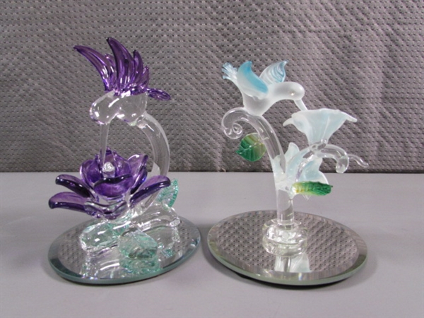 PAIR OF HAND BLOWN GLASS HUMMINGBIRDS