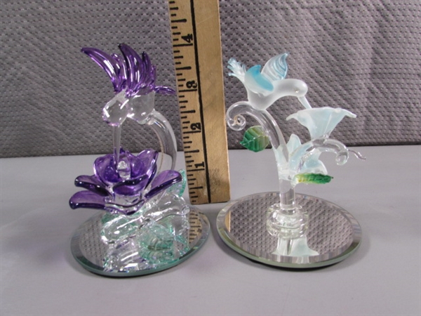 PAIR OF HAND BLOWN GLASS HUMMINGBIRDS