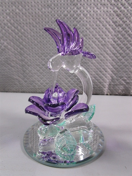 PAIR OF HAND BLOWN GLASS HUMMINGBIRDS