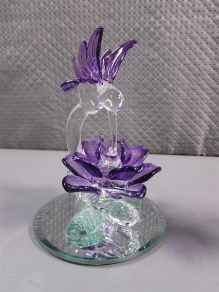 PAIR OF HAND BLOWN GLASS HUMMINGBIRDS