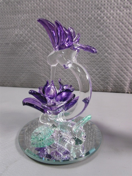 PAIR OF HAND BLOWN GLASS HUMMINGBIRDS