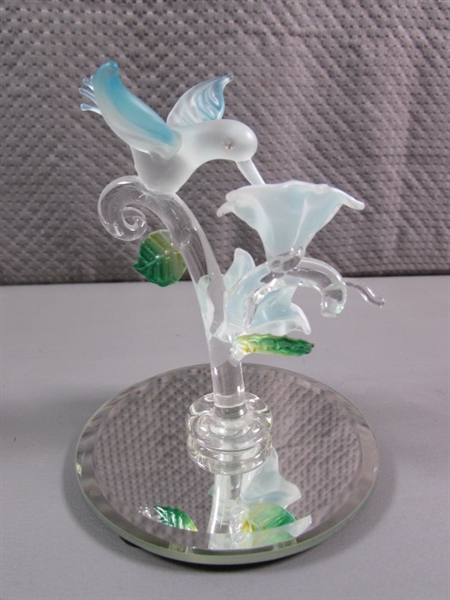 PAIR OF HAND BLOWN GLASS HUMMINGBIRDS