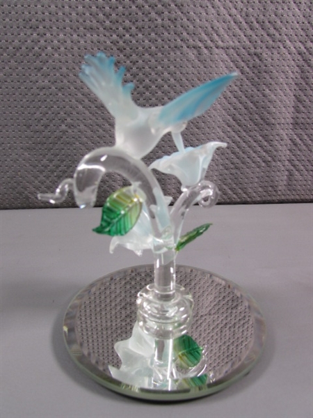 PAIR OF HAND BLOWN GLASS HUMMINGBIRDS