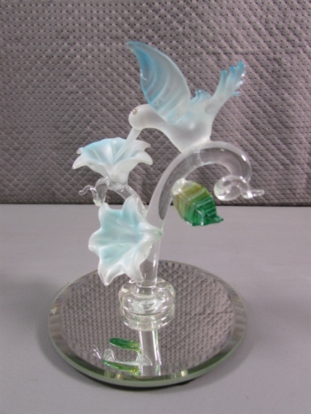 PAIR OF HAND BLOWN GLASS HUMMINGBIRDS