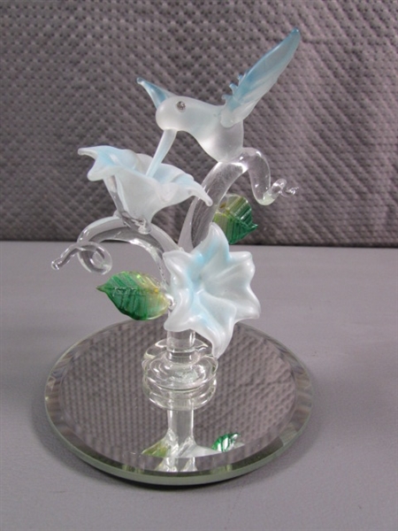 PAIR OF HAND BLOWN GLASS HUMMINGBIRDS