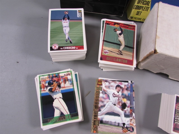 BASEBALL CARDS - LOOSE & SEALED PACKS