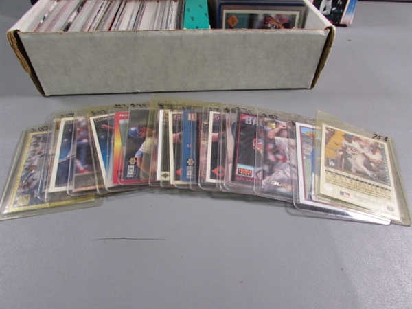 BASEBALL CARDS - LOOSE & SEALED PACKS