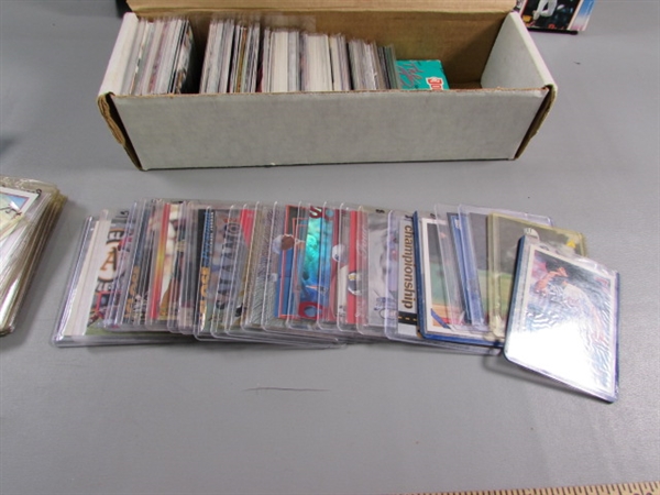 BASEBALL CARDS - LOOSE & SEALED PACKS
