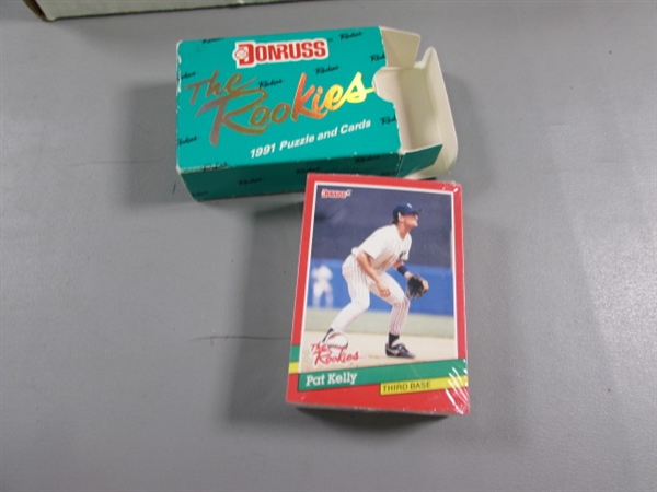 BASEBALL CARDS - LOOSE & SEALED PACKS