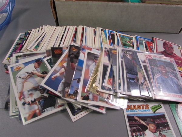BASEBALL CARDS - LOOSE & SEALED PACKS