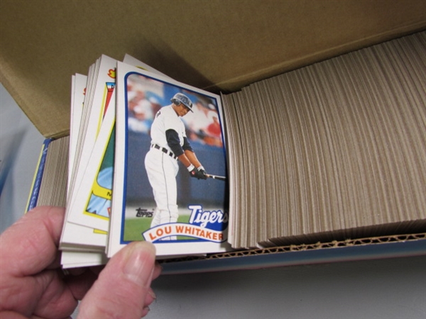 BASEBALL CARDS - LOOSE & SEALED PACKS