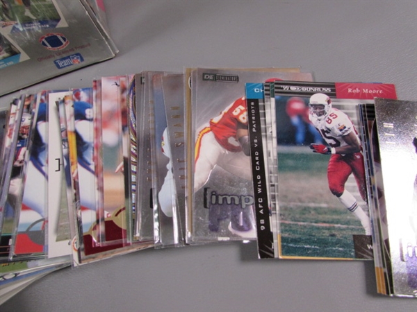 FOOTBALL CARDS - LOOSE & SEALED PACKS